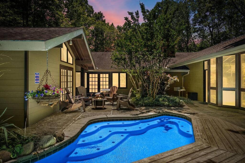 Bourbon Hollow Lodge With Hot Tub And Pool Plus Game Room Only 5 Min To Downtown แกตลิงเบิร์ก ภายนอก รูปภาพ