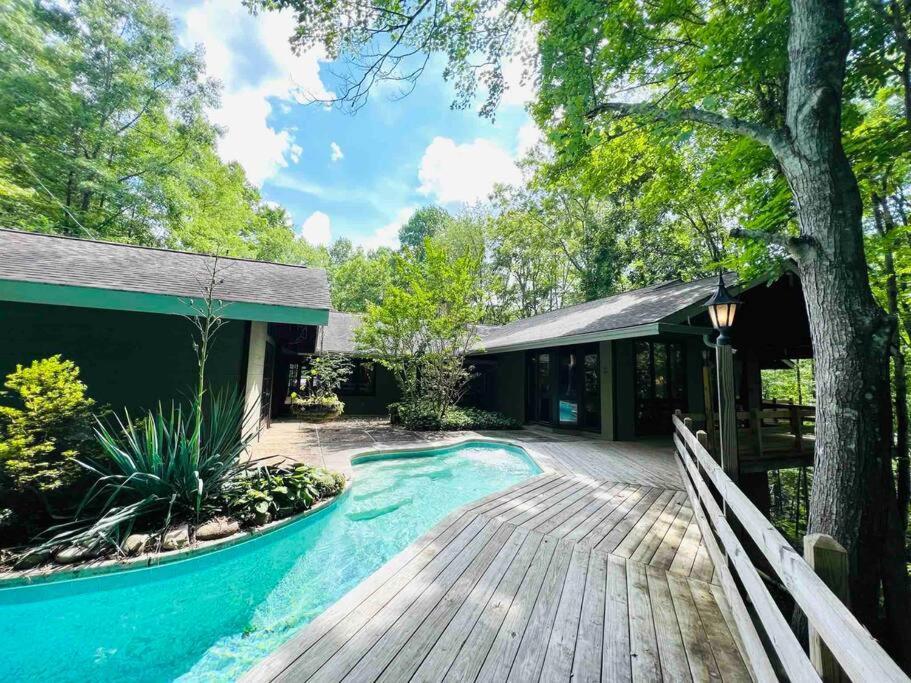 Bourbon Hollow Lodge With Hot Tub And Pool Plus Game Room Only 5 Min To Downtown แกตลิงเบิร์ก ภายนอก รูปภาพ