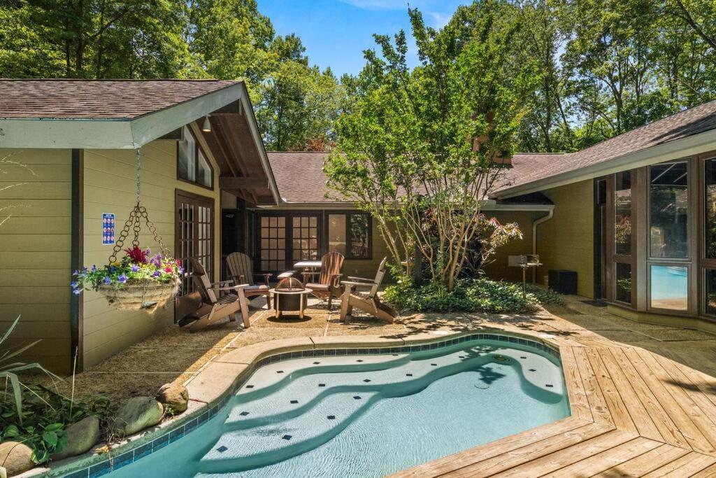 Bourbon Hollow Lodge With Hot Tub And Pool Plus Game Room Only 5 Min To Downtown แกตลิงเบิร์ก ภายนอก รูปภาพ