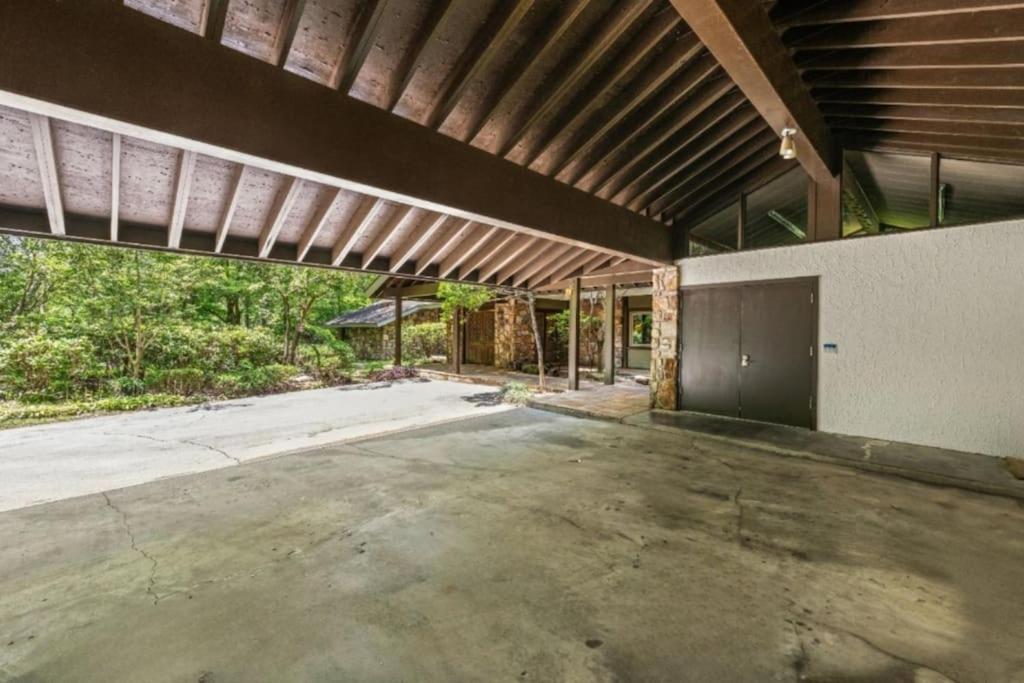 Bourbon Hollow Lodge With Hot Tub And Pool Plus Game Room Only 5 Min To Downtown แกตลิงเบิร์ก ภายนอก รูปภาพ